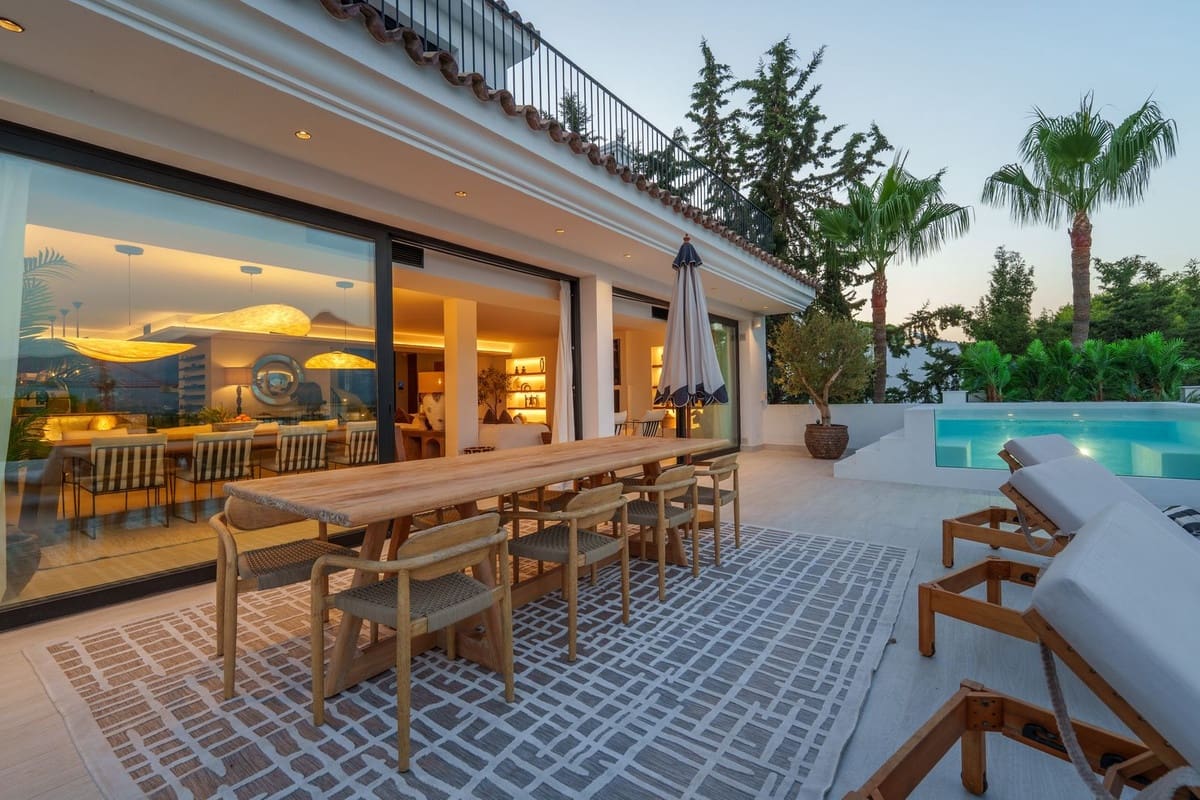 6 soverom Villa til salgs i Nueva Andalucia med svømmebasseng garasje - € 9 950 000 (Ref: 9697780)