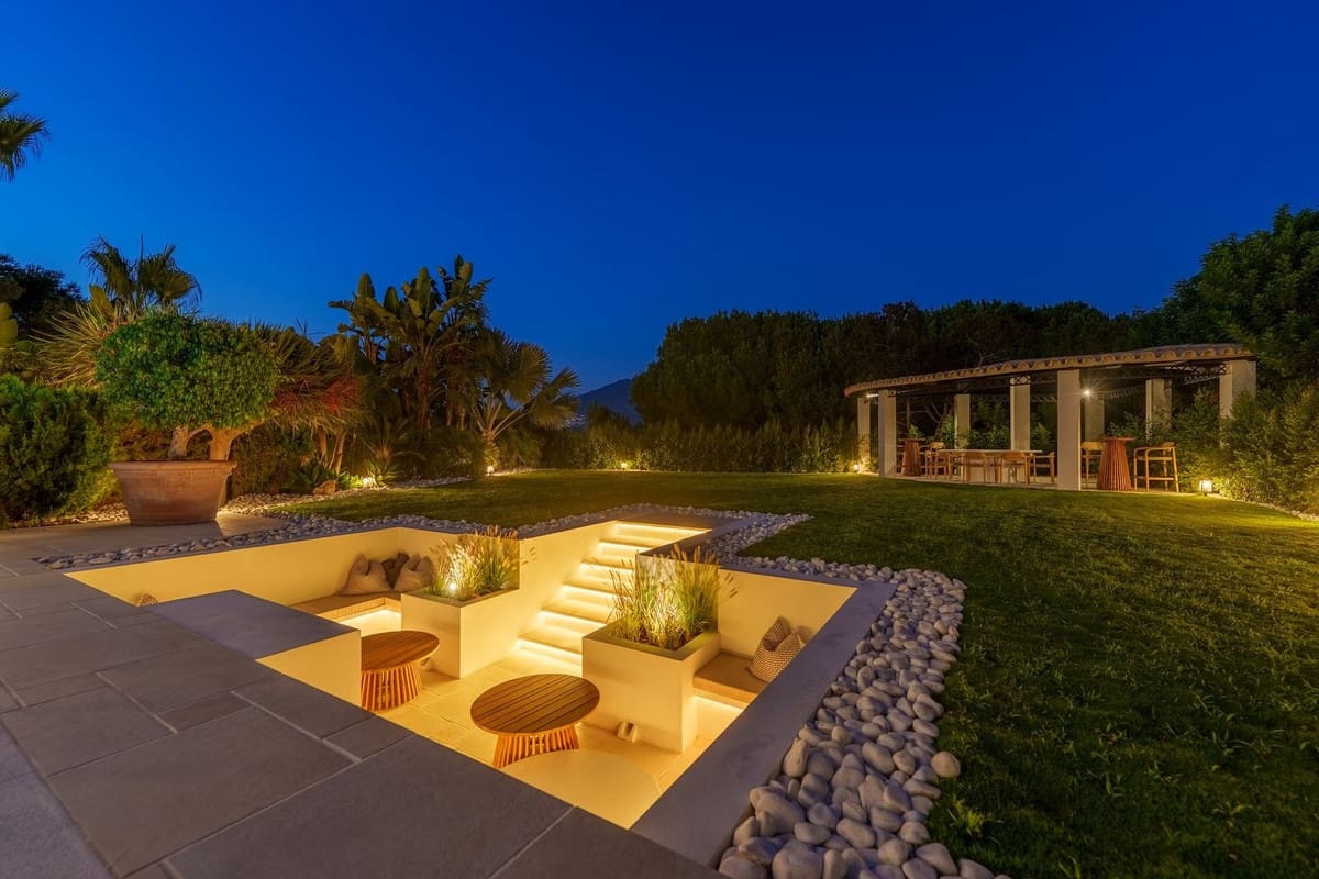 6 soverom Villa til salgs i Nueva Andalucia med svømmebasseng garasje - € 9 950 000 (Ref: 9697780)