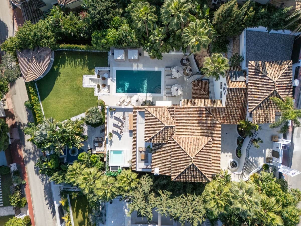 6 soverom Villa til salgs i Nueva Andalucia med svømmebasseng garasje - € 9 950 000 (Ref: 9697780)