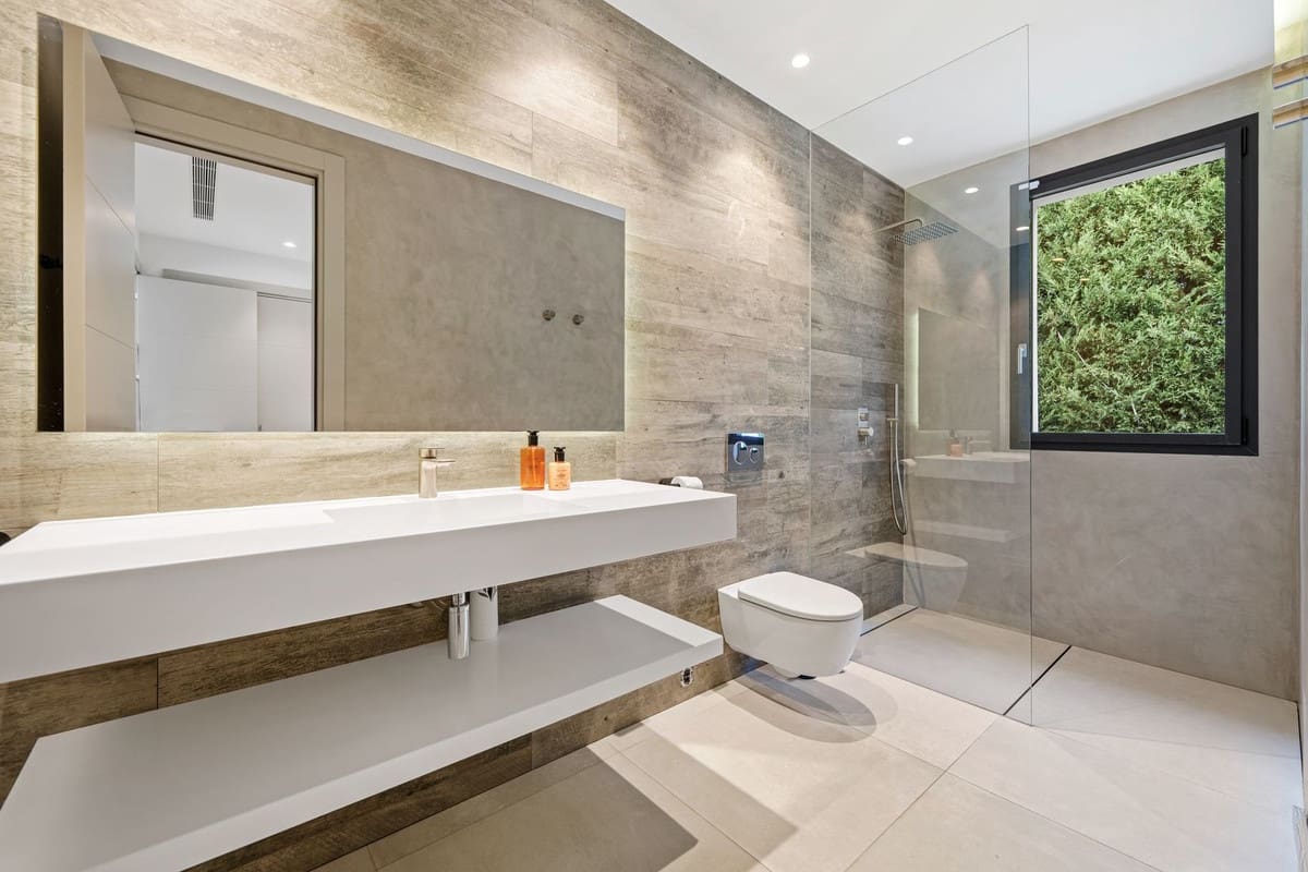 5 bedroom Villa for sale in Nueva Andalucia with pool garage - € 4,895,000 (Ref: 9697782)