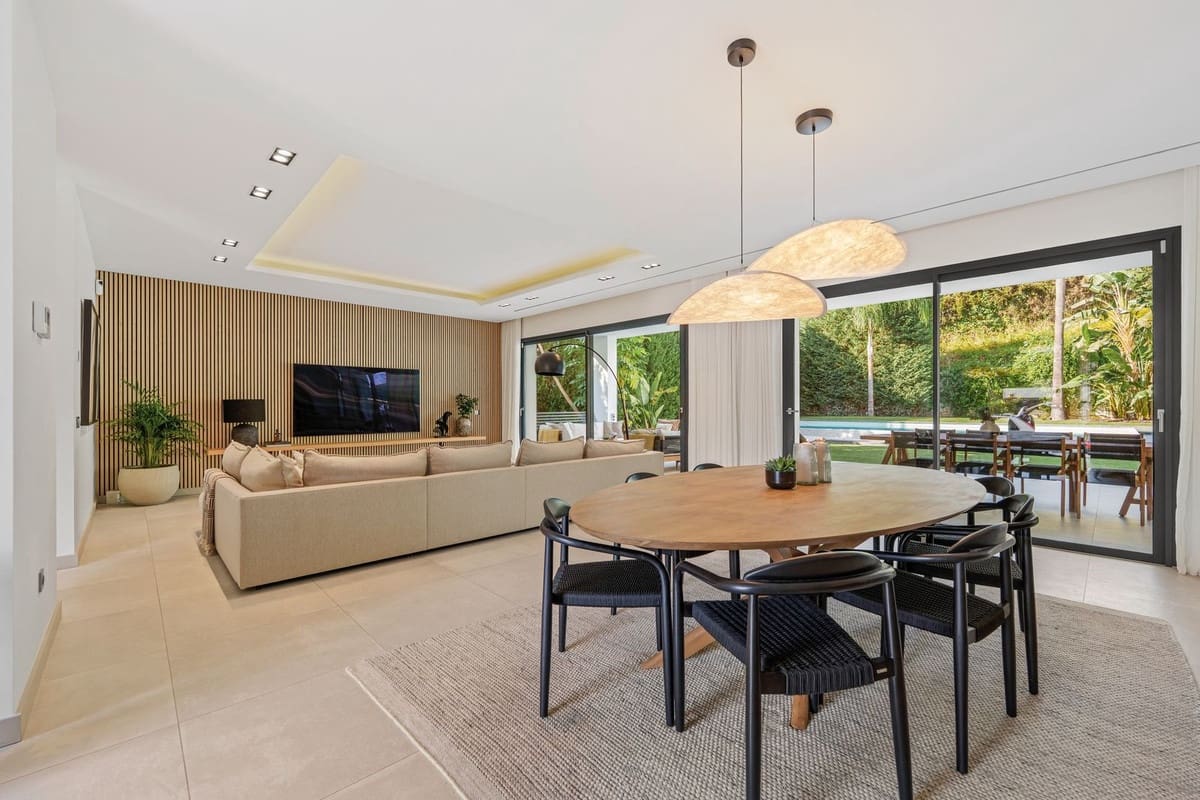 5 soverom Villa til salgs i Nueva Andalucia med svømmebasseng garasje - € 4 895 000 (Ref: 9697782)