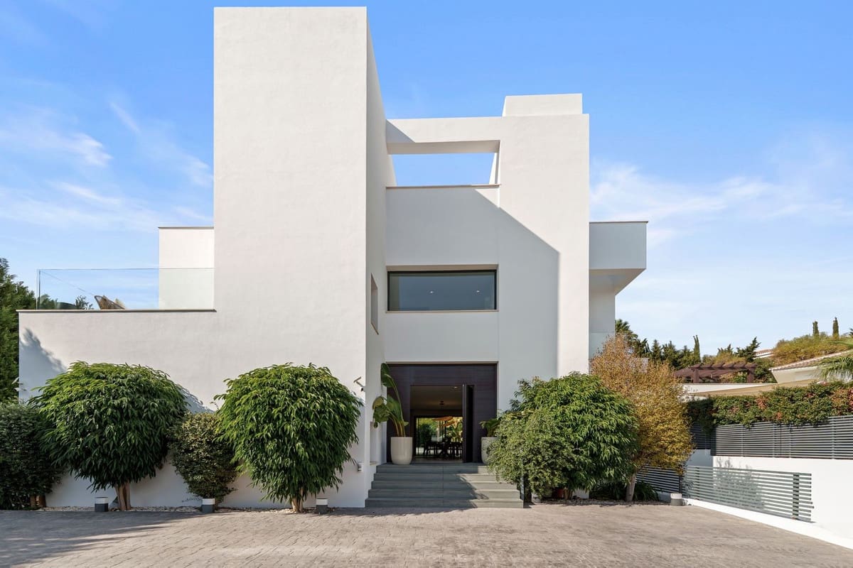 5 soverom Villa til salgs i Nueva Andalucia med svømmebasseng garasje - € 4 895 000 (Ref: 9697782)