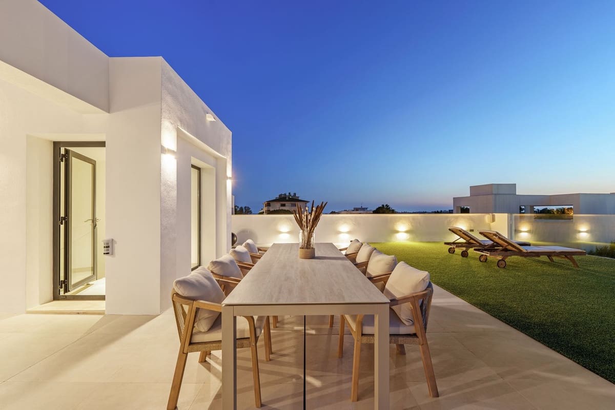 5 soverom Villa til salgs i Nueva Andalucia med svømmebasseng garasje - € 4 895 000 (Ref: 9697782)