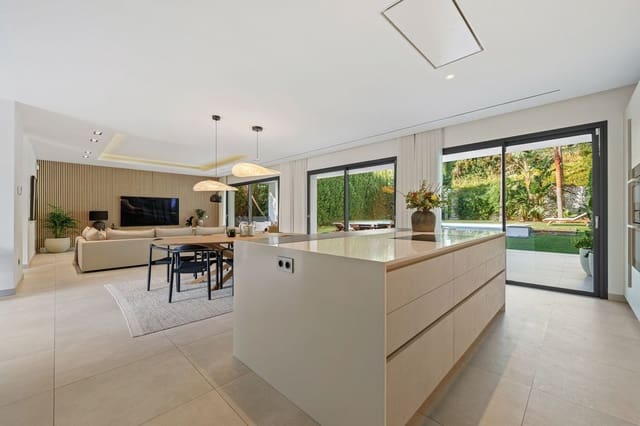 5 bedroom Villa for sale in Nueva Andalucia, Marbella with pool garage - € 4,895,000 (Ref: 9697782)