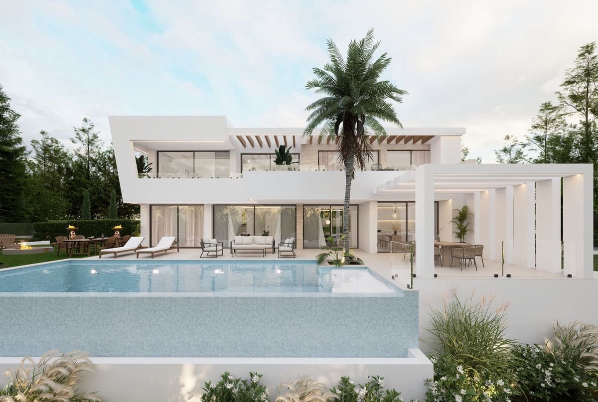 4 bedroom Villa for sale in Estepona with pool garage - € 1,395,000 (Ref: 9699880)