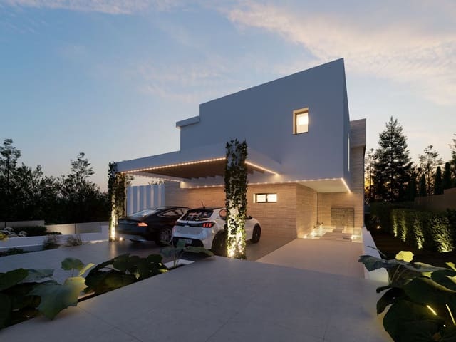 4 quarto Moradia para venda em Estepona com piscina garagem - 1 395 000 € (Ref: 9699880)