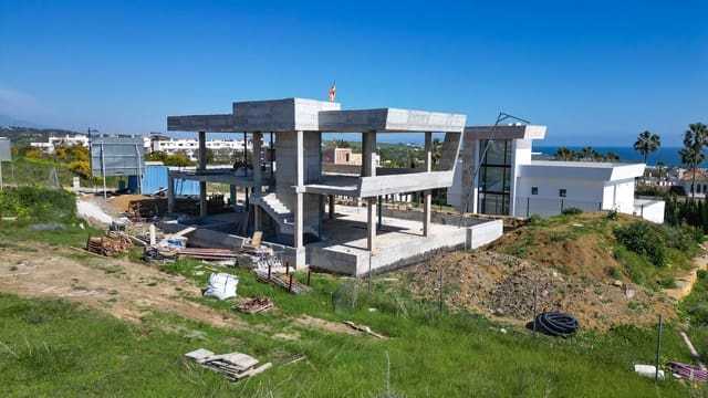 4 quarto Moradia para venda em Estepona com piscina garagem - 1 395 000 € (Ref: 9699880)