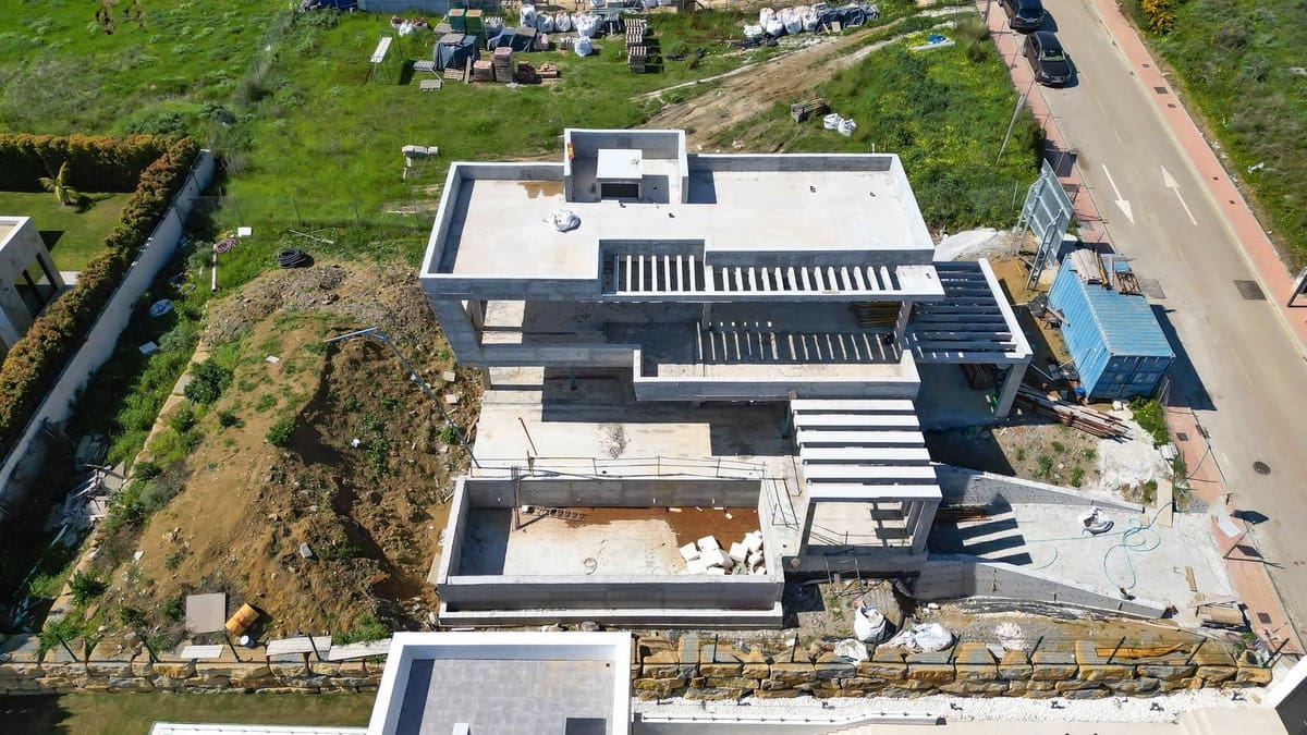 4 quarto Moradia para venda em Estepona com piscina garagem - 1 395 000 € (Ref: 9699880)