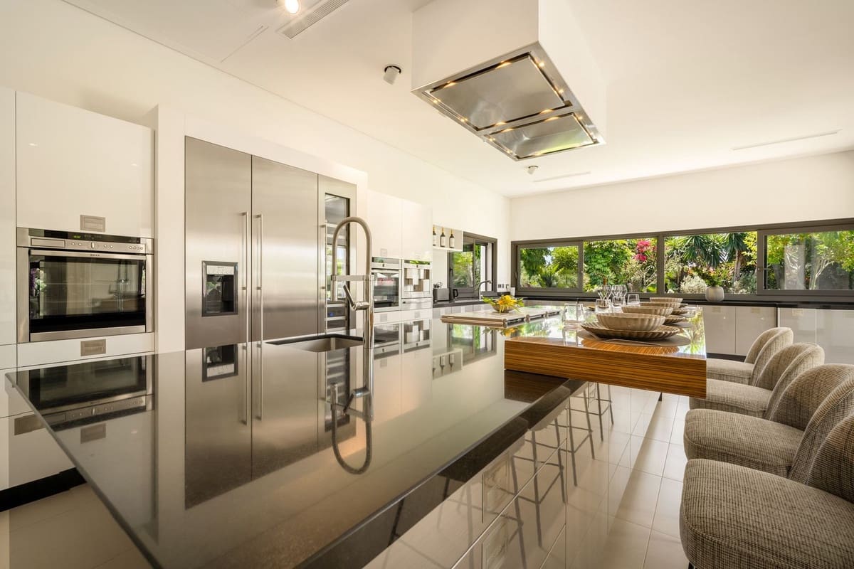 5 bedroom Villa for sale in Nueva Andalucia with pool - € 6,995,000 (Ref: 9700115)