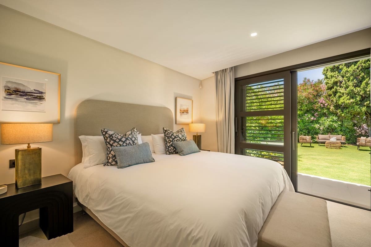 5 bedroom Villa for sale in Nueva Andalucia with pool - € 6,995,000 (Ref: 9700115)