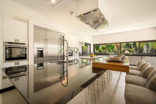 5 Zimmer Villa zu verkaufen in Nueva Andalucia, Marbella mit Pool - 6.995.000 € (Ref: 9700115)