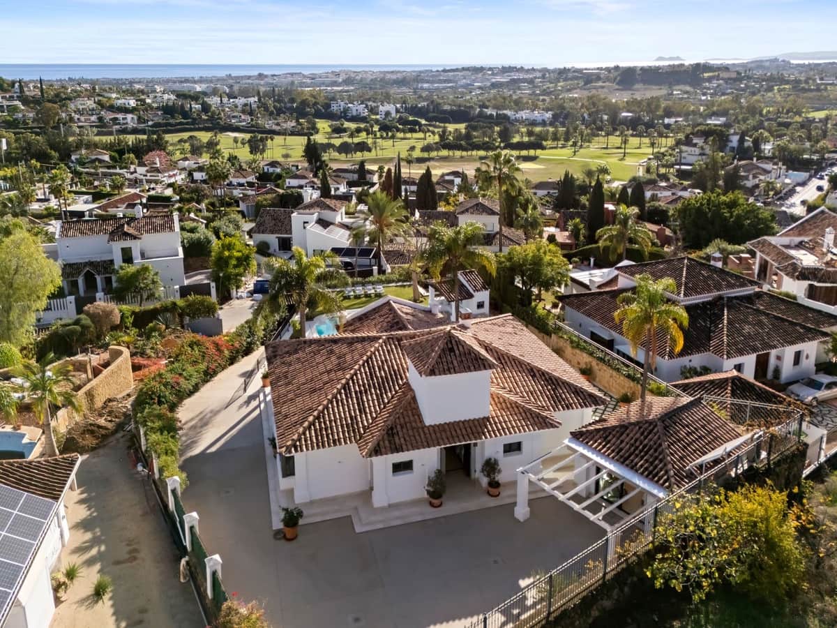 4 bedroom Villa for sale in Nueva Andalucia with pool garage - € 4,390,000 (Ref: 9700117)