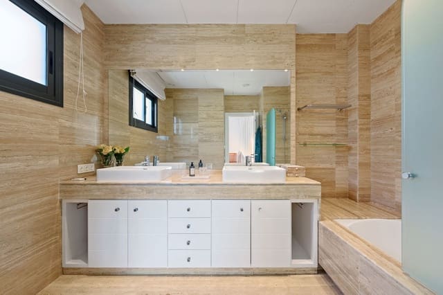 4 bedroom Villa for sale in Nueva Andalucia, Marbella with pool garage - € 4,390,000 (Ref: 9700117)