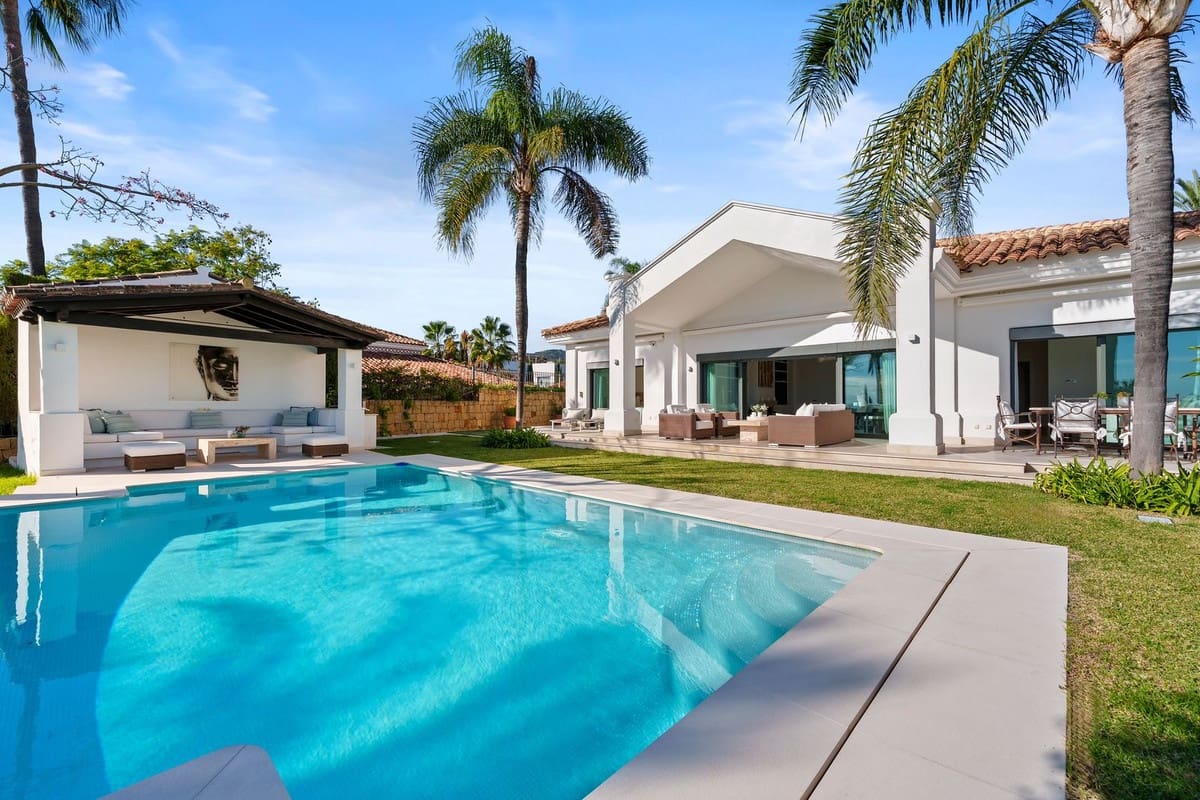 4 quarto Moradia para venda em Nueva Andalucia com piscina garagem - 4 390 000 € (Ref: 9700117)