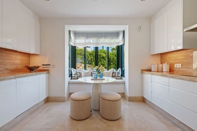 4 slaapkamer Villa te koop in Nueva Andalucia, Marbella met zwembad garage - € 4.390.000 (Ref: 9700117)