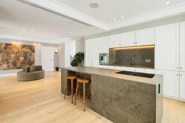 Chalet de 5 habitaciones en Nueva Andalucia, Marbella en venta con piscina garaje - 8.295.000 € (Ref: 9700186)