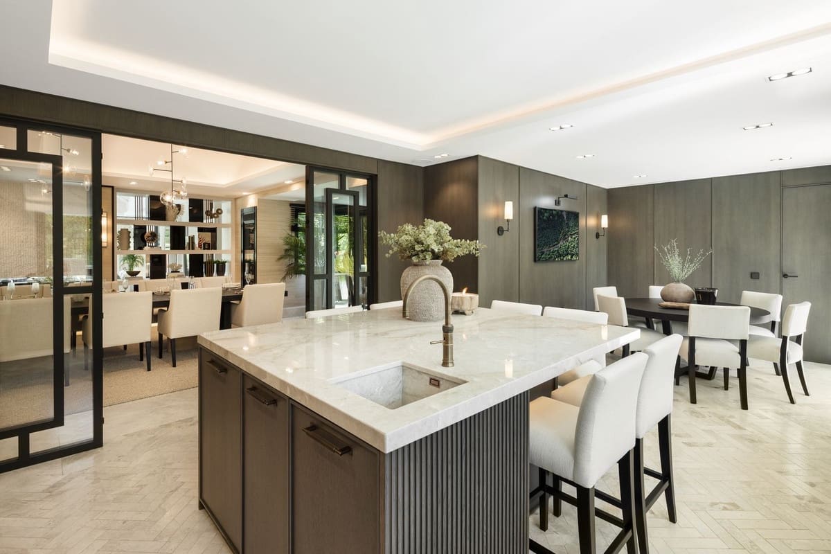 7 bedroom Villa for sale in Nueva Andalucia with pool garage - € 19,500,000 (Ref: 9713283)