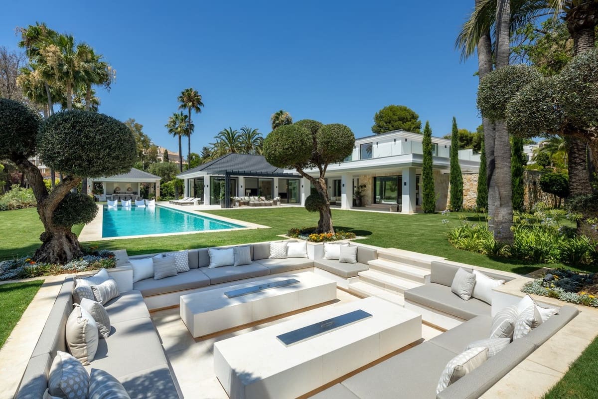 7 bedroom Villa for sale in Nueva Andalucia with pool garage - € 19,500,000 (Ref: 9713283)