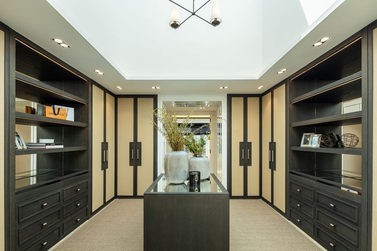 7 bedroom Villa for sale in Nueva Andalucia with pool garage - € 19,500,000 (Ref: 9713283)