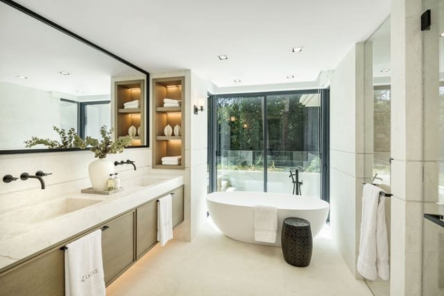 Chalet de 7 habitaciones en Nueva Andalucia, Marbella en venta con piscina garaje - 19.500.000 € (Ref: 9713283)