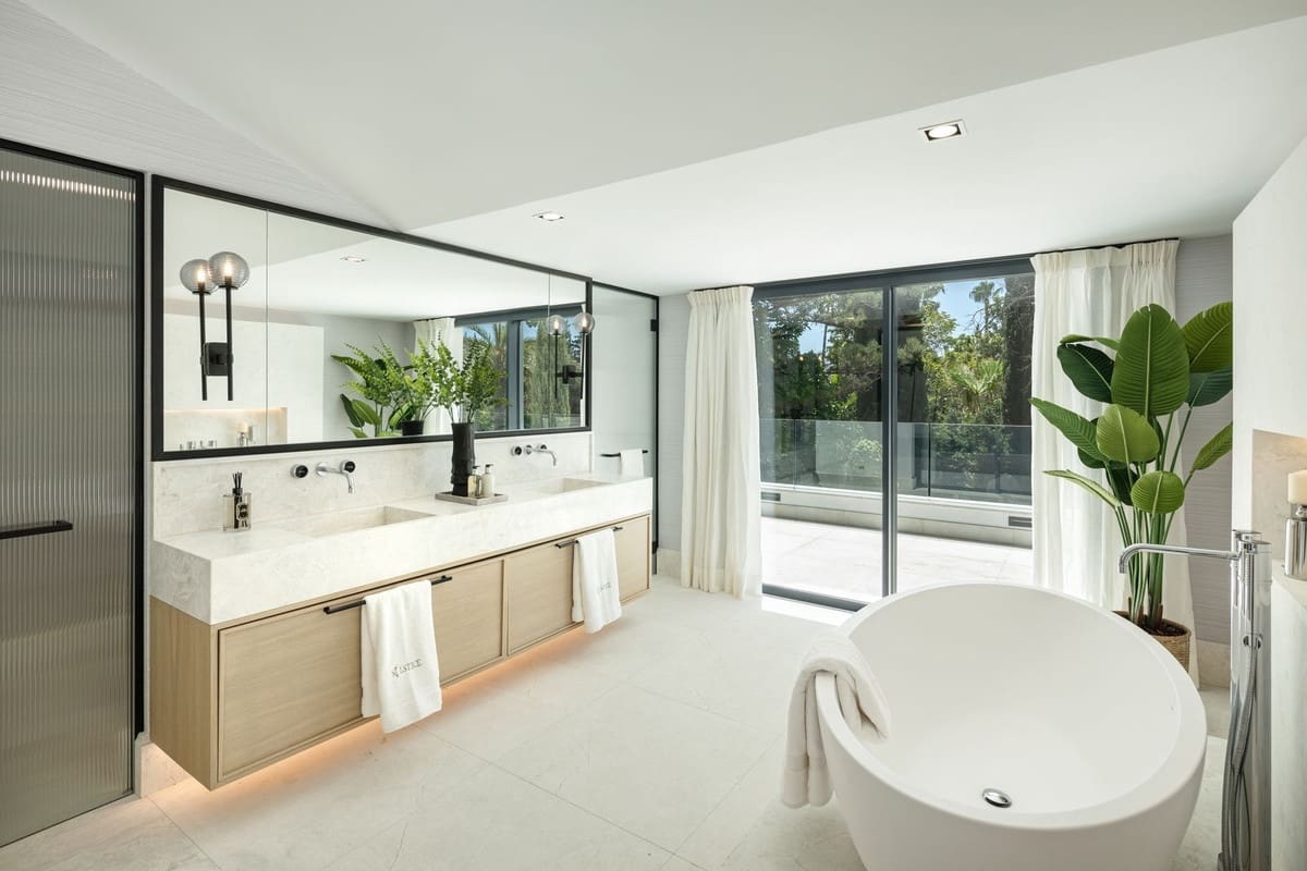 7 quarto Moradia para venda em Nueva Andalucia com piscina garagem - 19 500 000 € (Ref: 9713283)