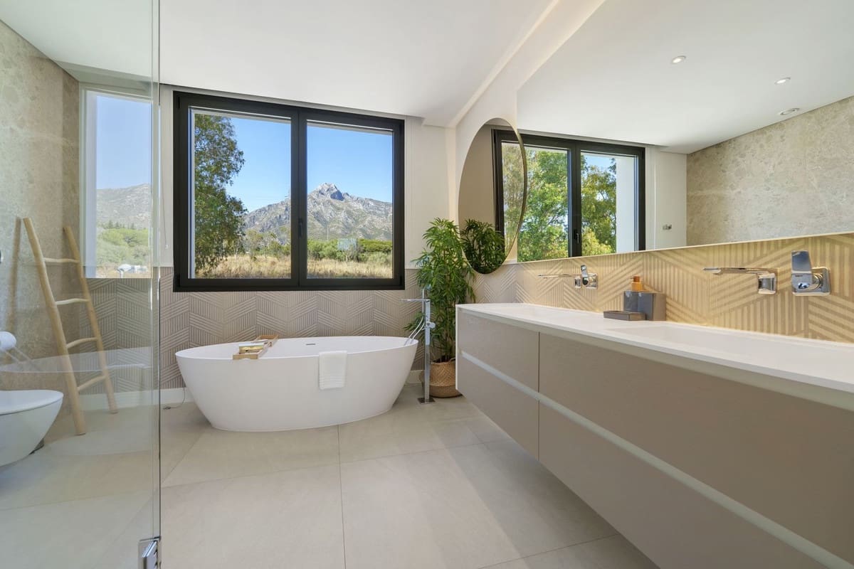 6 chambre Villa/Maison à vendre à Golden Mile avec piscine garage - 5 495 000 € (Ref: 9713284)