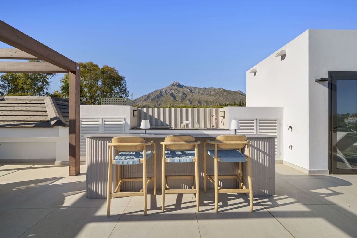 6 chambre Villa/Maison à vendre à Golden Mile avec piscine garage - 5 495 000 € (Ref: 9713284)