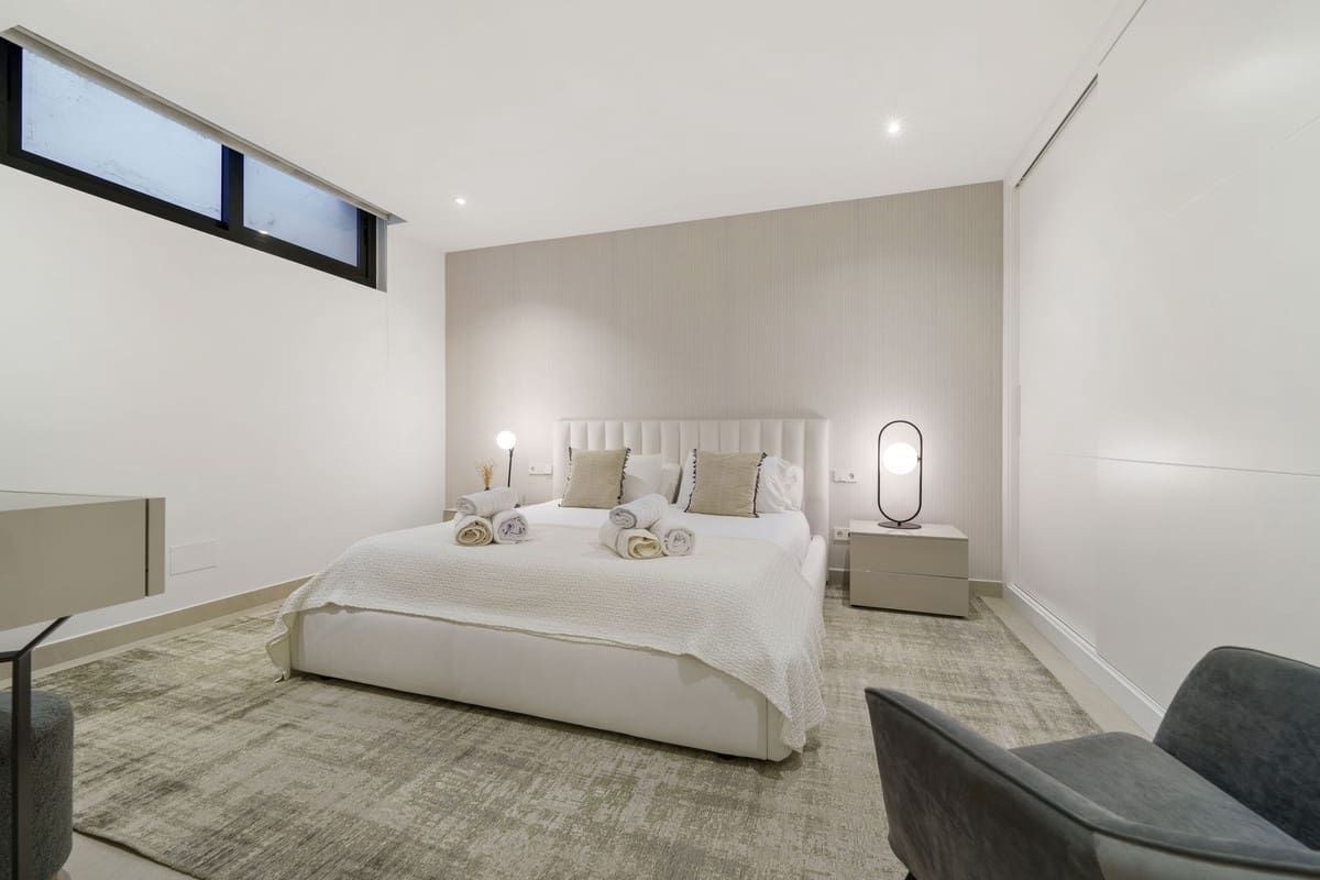 6 bedroom Villa for sale in Golden Mile with pool garage - € 5,495,000 (Ref: 9713284)