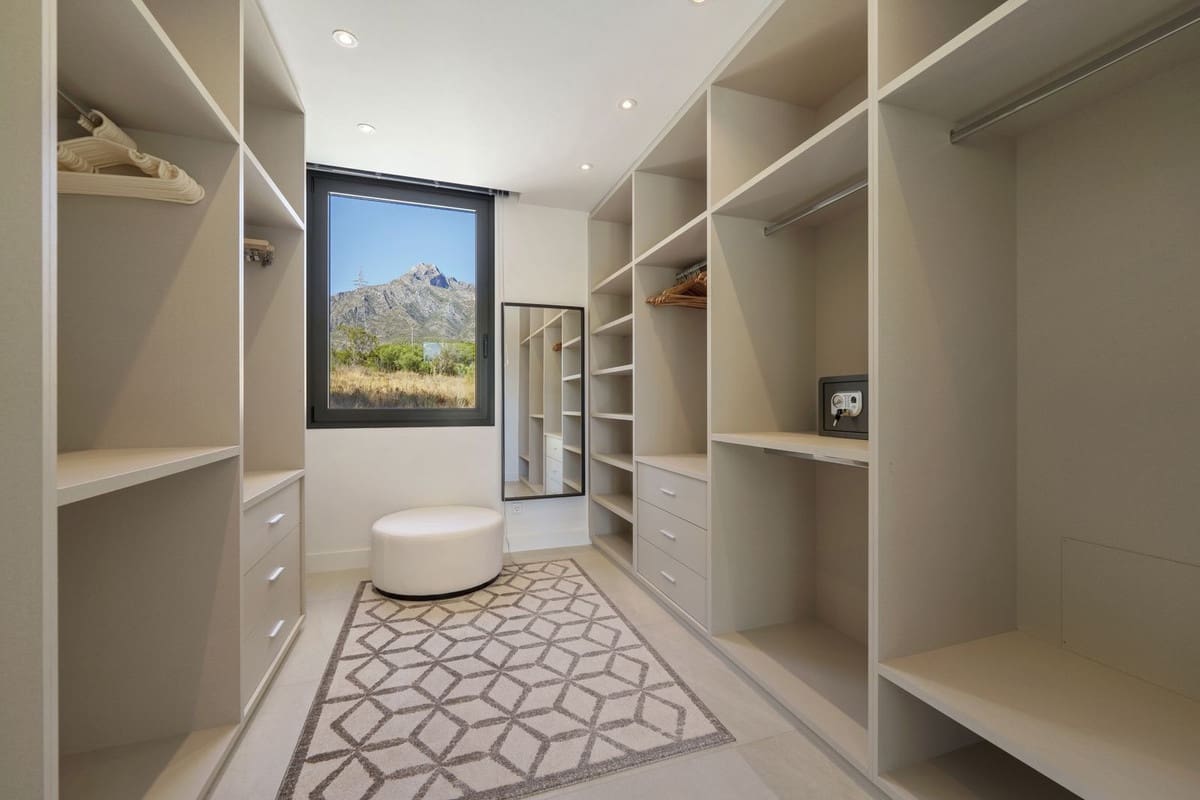 6 Zimmer Villa zu verkaufen in Golden Mile mit Pool Garage - 5.495.000 € (Ref: 9713284)