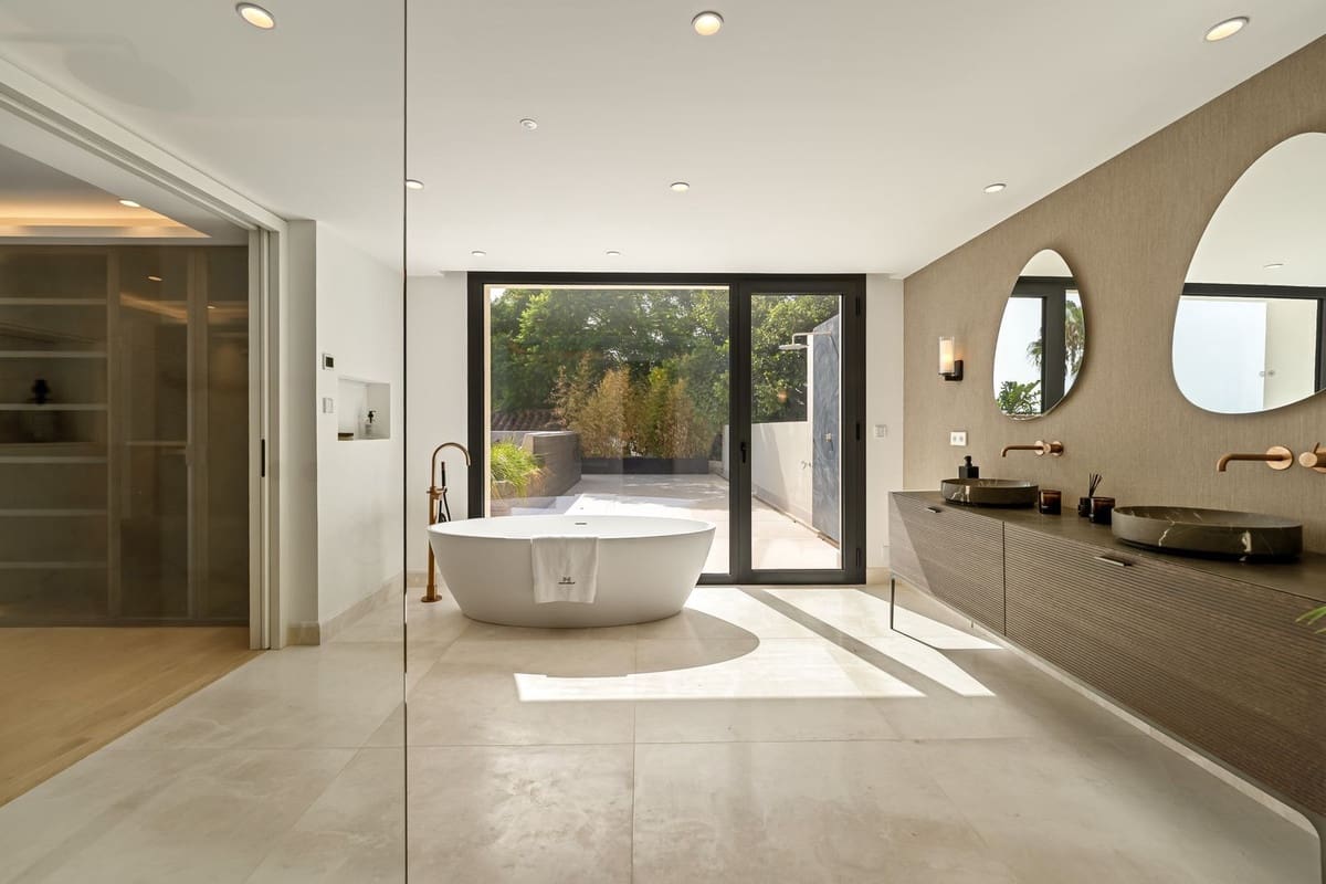 5 bedroom Villa for sale in Golden Mile with pool garage - € 7,800,000 (Ref: 9713574)