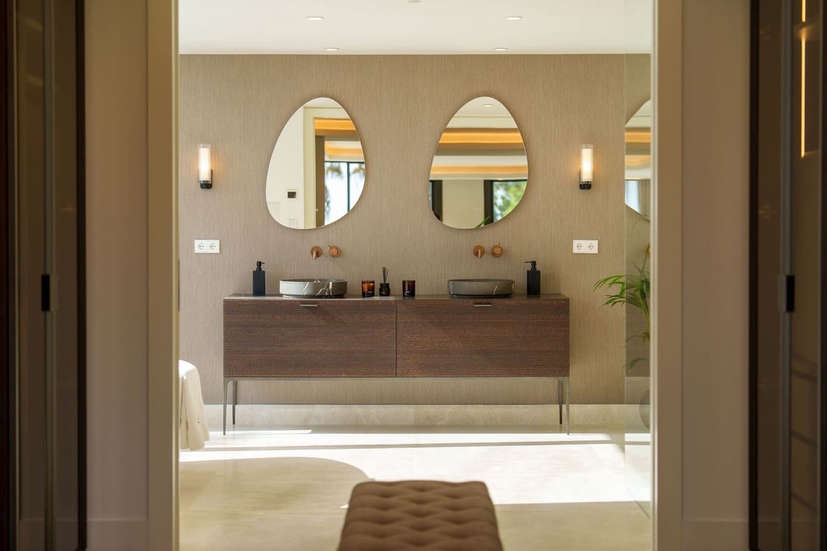 5 bedroom Villa for sale in Golden Mile with pool garage - € 7,800,000 (Ref: 9713574)