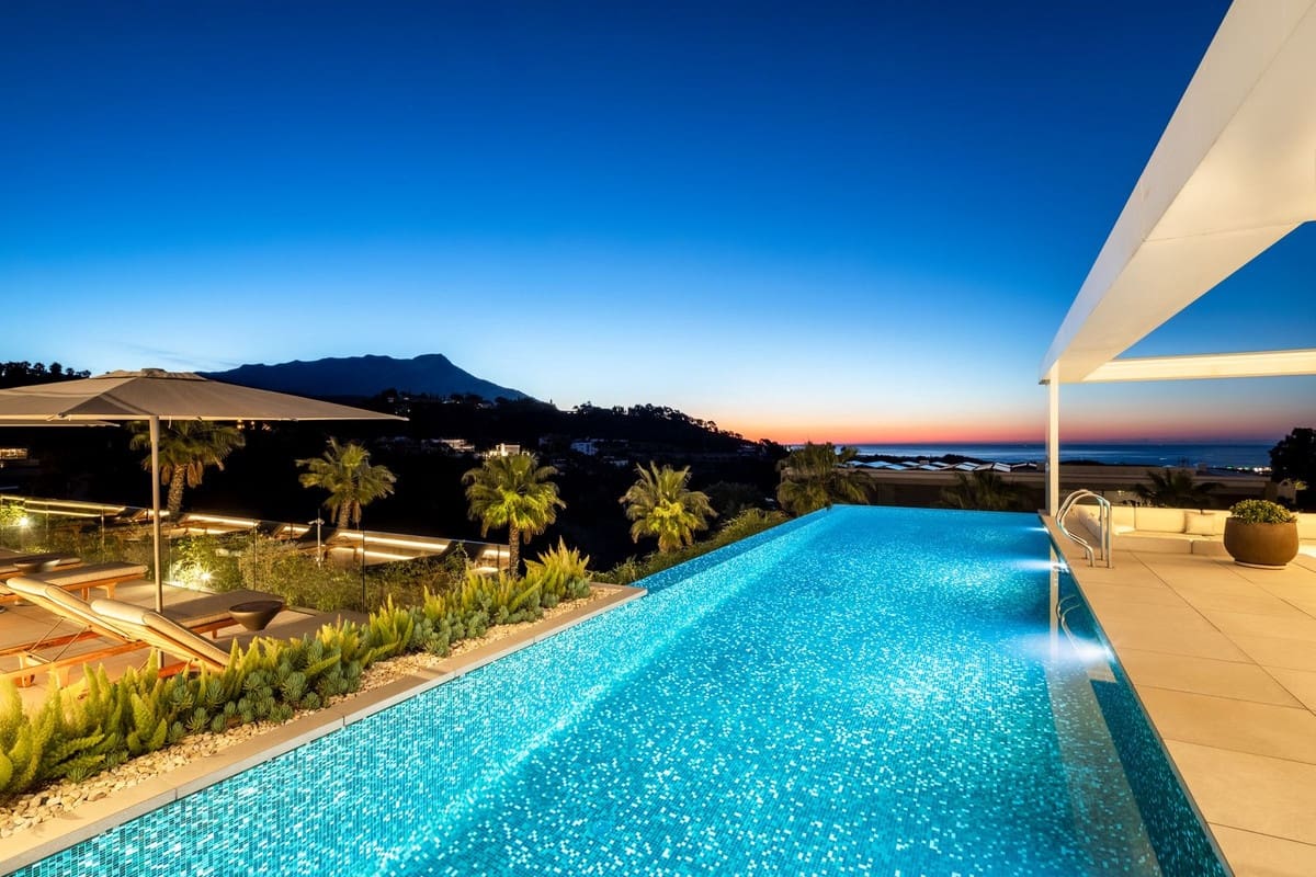 Chalet de 8 habitaciones en Benahavís en venta con piscina garaje - 10.800.000 € (Ref: 9720620)