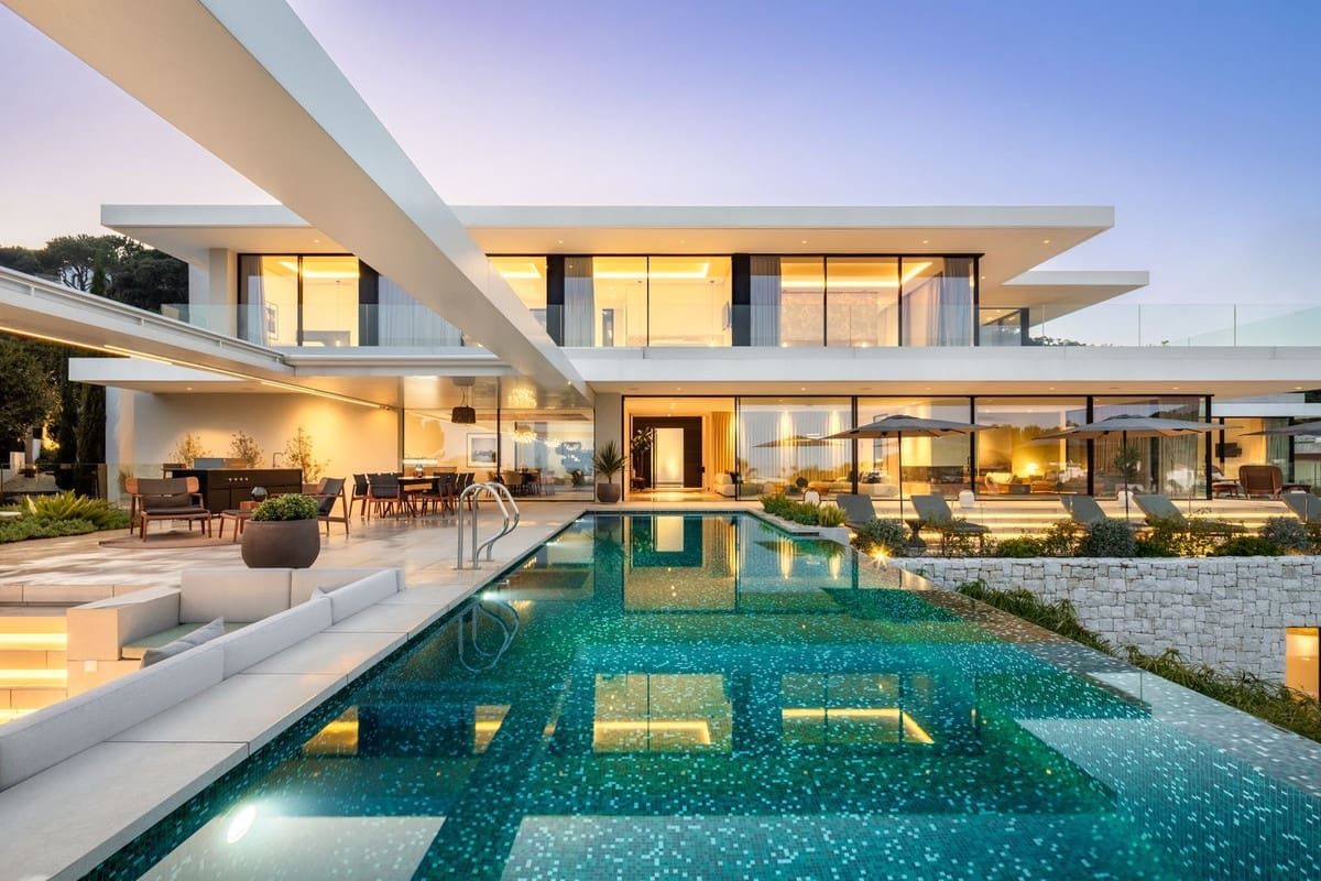 8 bedroom Villa for sale in Benahavis with pool garage - € 10,800,000 (Ref: 9720620)