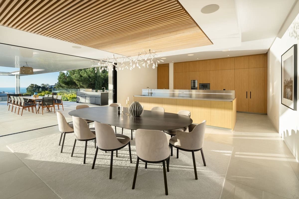 8 bedroom Villa for sale in Benahavis with pool garage - € 10,800,000 (Ref: 9720620)