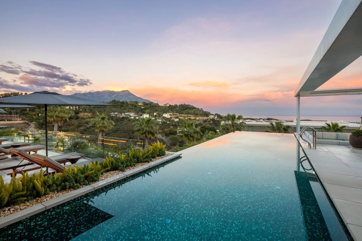 8 bedroom Villa for sale in Benahavis with pool garage - € 10,800,000 (Ref: 9720620)