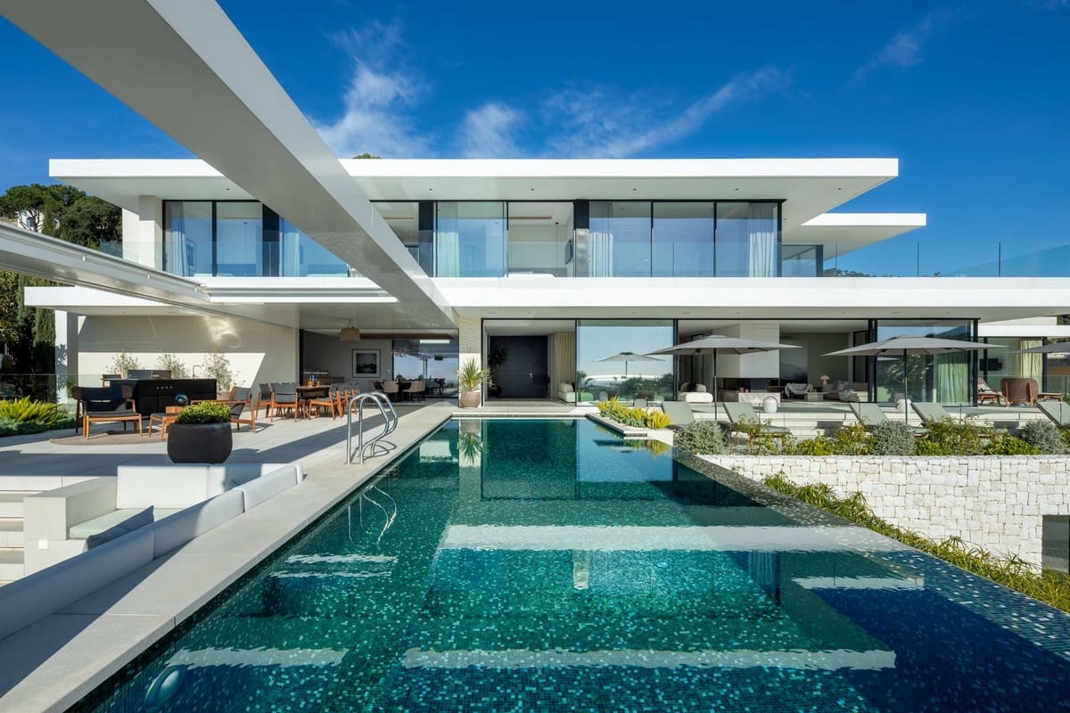 8 bedroom Villa for sale in Benahavis with pool garage - € 10,800,000 (Ref: 9720620)