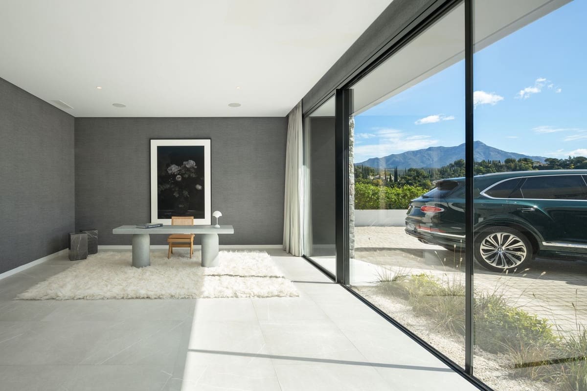 8 bedroom Villa for sale in Benahavis with pool garage - € 10,800,000 (Ref: 9720620)