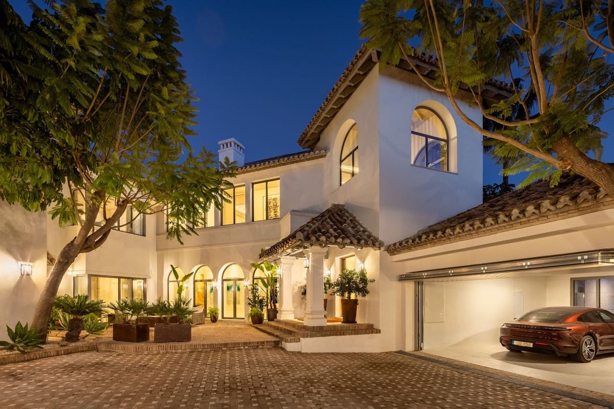 7 bedroom Villa for sale in Benahavis with pool garage - € 10,800,000 (Ref: 9720621)