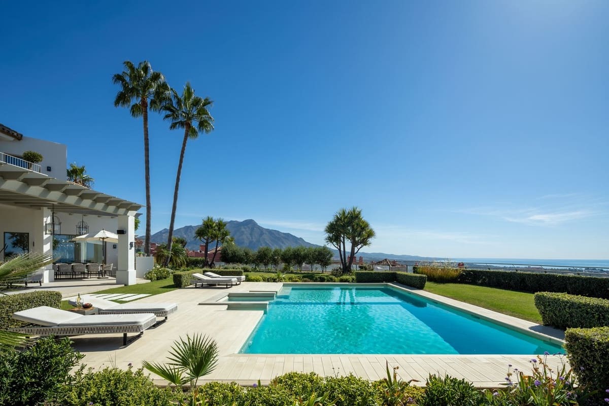 7 bedroom Villa for sale in Benahavis with pool garage - € 10,800,000 (Ref: 9720621)