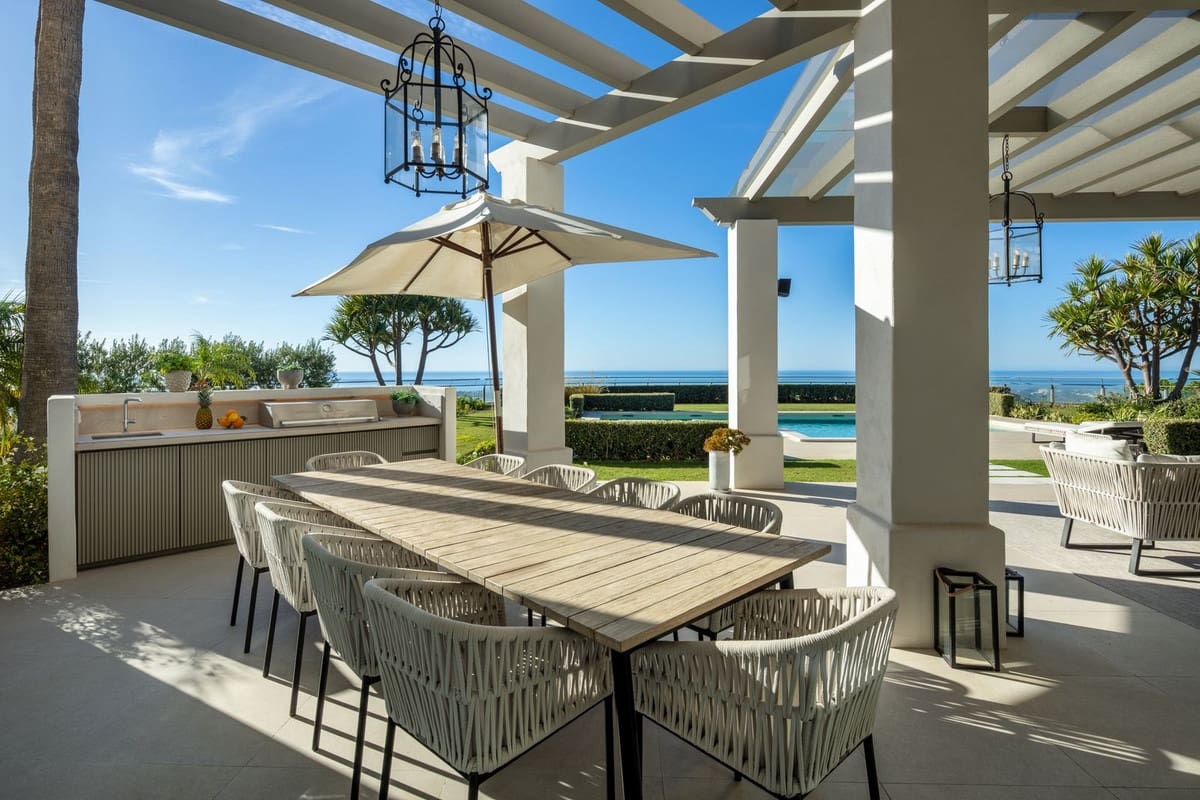7 bedroom Villa for sale in Benahavis with pool garage - € 10,800,000 (Ref: 9720621)