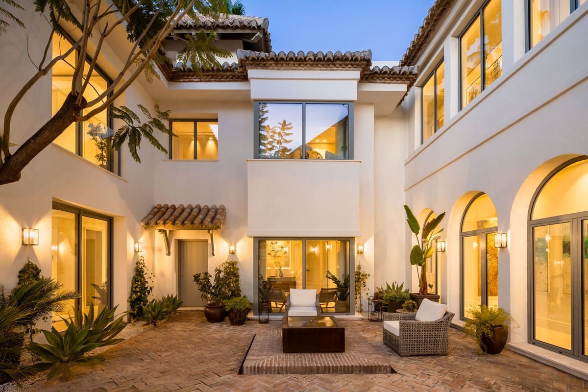7 bedroom Villa for sale in Benahavis with pool garage - € 10,800,000 (Ref: 9720621)