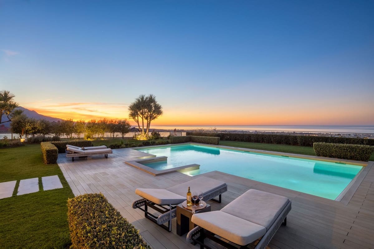 7 bedroom Villa for sale in Benahavis with pool garage - € 10,800,000 (Ref: 9720621)