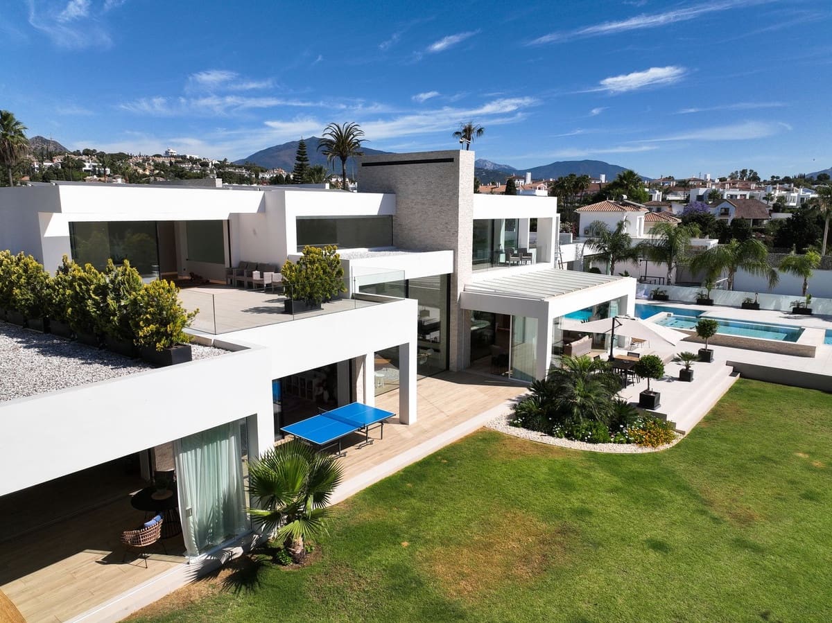 7 sovrum Villa till salu i Estepona med pool garage - 15 000 000 € (Ref: 9720622)