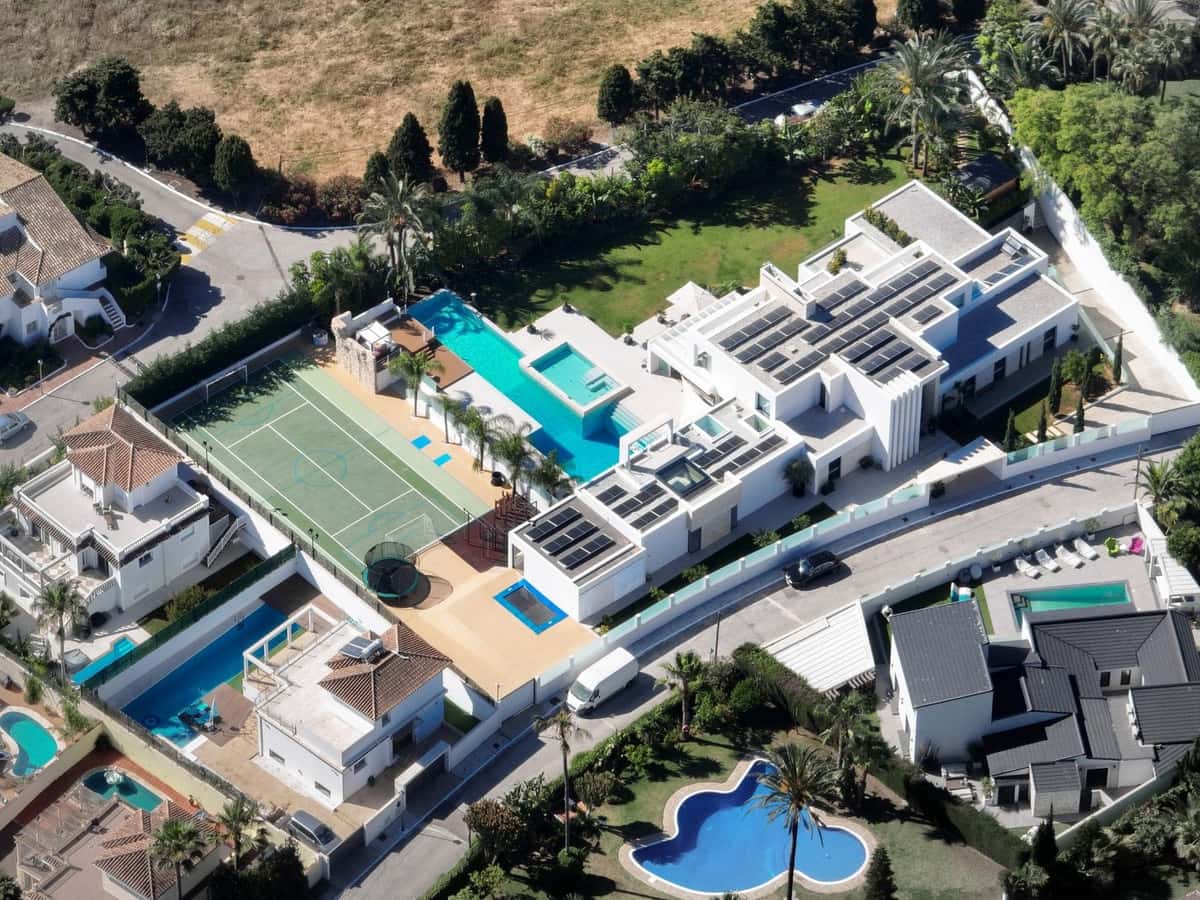 7 sovrum Villa till salu i Estepona med pool garage - 15 000 000 € (Ref: 9720622)