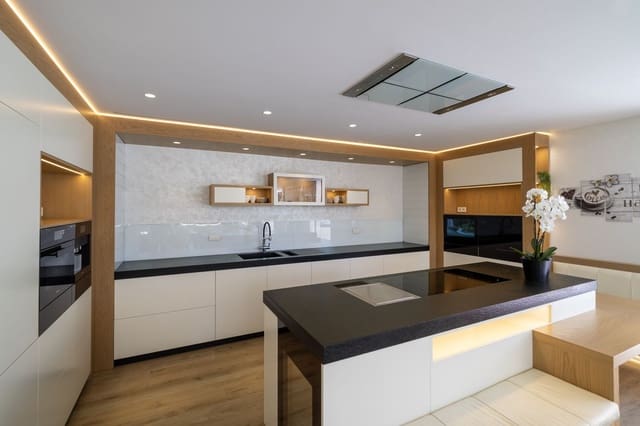 7 sypialnia Willa na sprzedaż w New Golden Mile, Estepona z basenem garażem - 15 000 000 € (Ref: 9720622)
