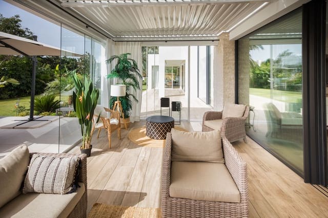 7 sypialnia Willa na sprzedaż w New Golden Mile, Estepona z basenem garażem - 15 000 000 € (Ref: 9720622)