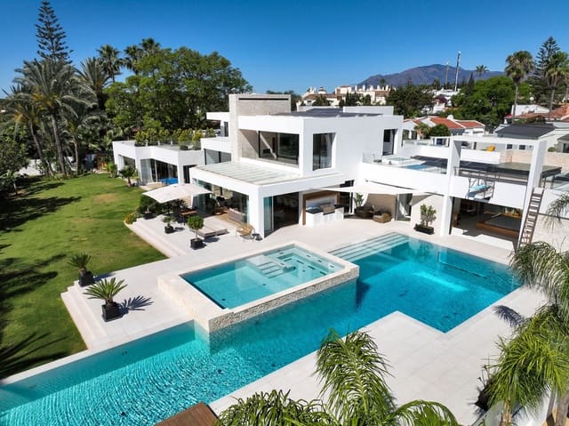 7 sypialnia Willa na sprzedaż w New Golden Mile, Estepona z basenem garażem - 15 000 000 € (Ref: 9720622)