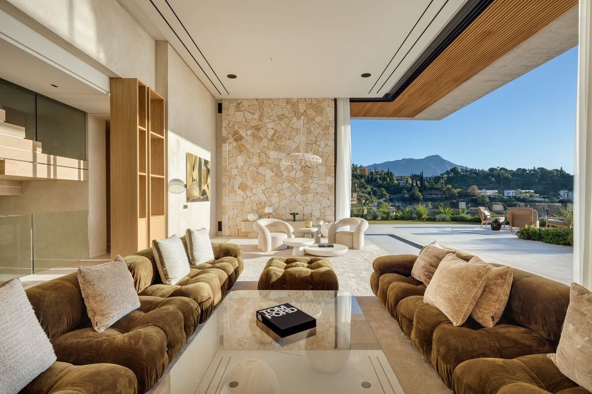 6 bedroom Villa for sale in Benahavis with pool garage - € 11,500,000 (Ref: 9720623)