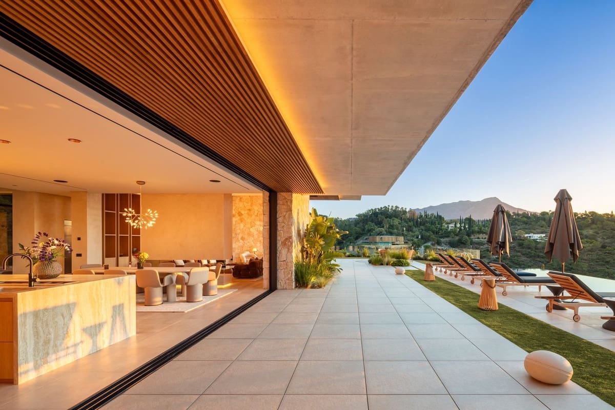 6 bedroom Villa for sale in Benahavis with pool garage - € 11,500,000 (Ref: 9720623)