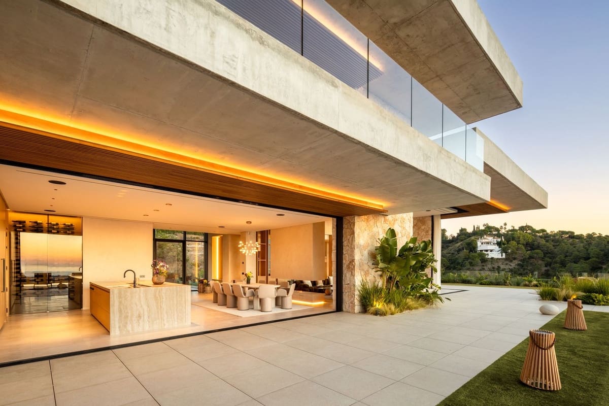 6 bedroom Villa for sale in Benahavis with pool garage - € 11,500,000 (Ref: 9720623)